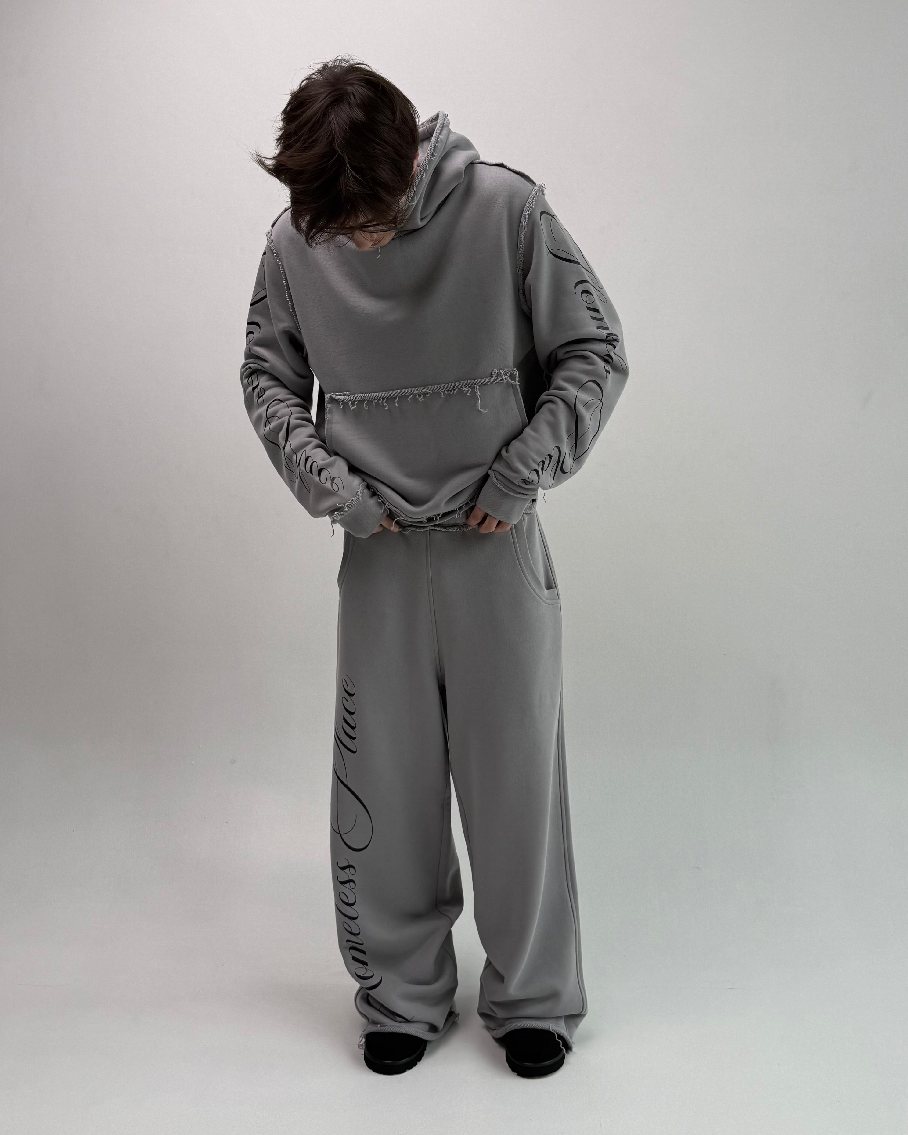 «HOMELESS PLACE» CEMENT SWEATPANTS