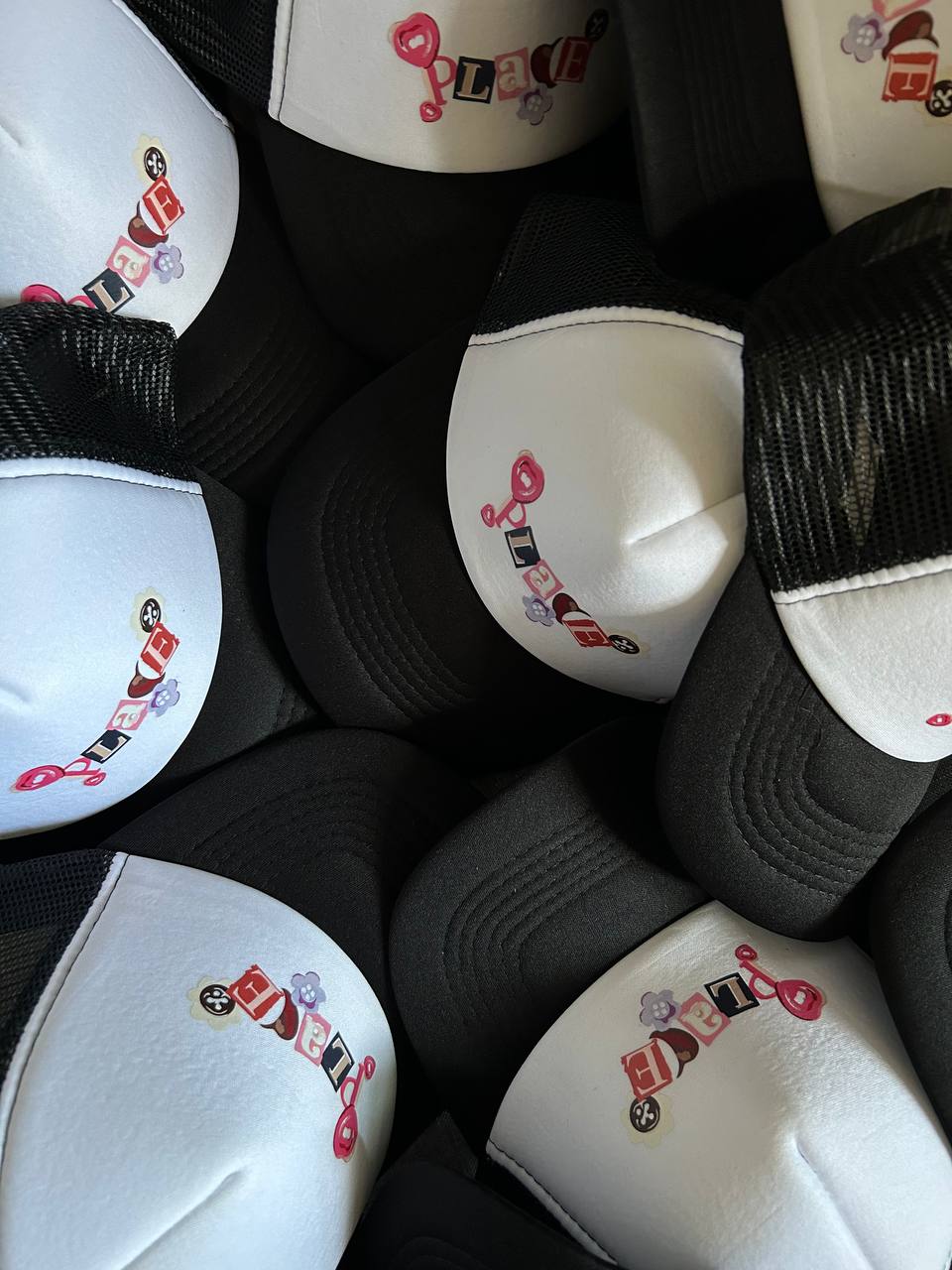 «BUTTONS» BLACK CAP